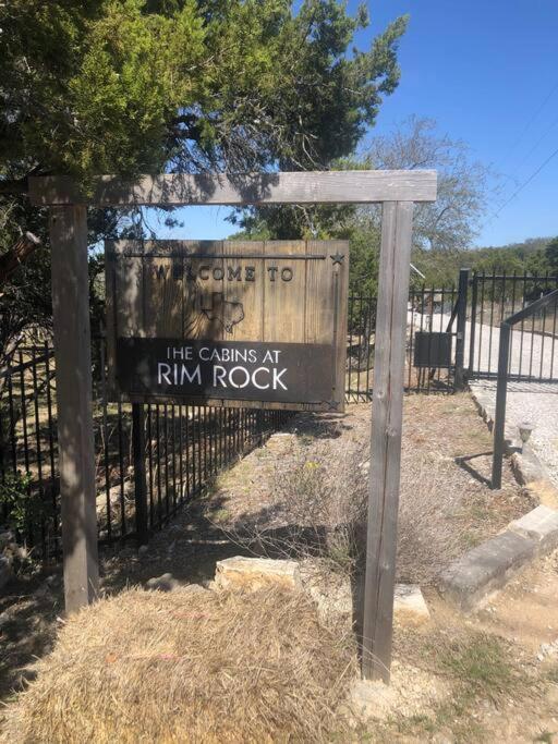 The Bobcat Cabin - The Cabins At Rim Rock ออสติน ภายนอก รูปภาพ